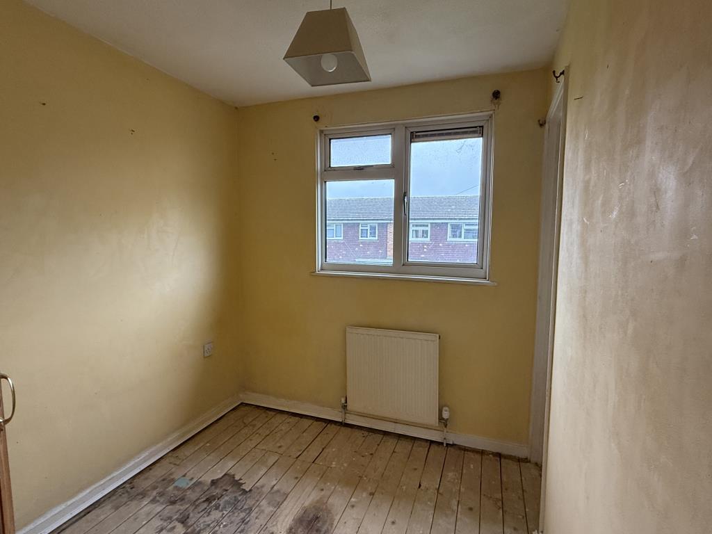 Lot: 89 - HOUSE IN NEED OF IMPROVEMENT - Bedroom 3 in House in Need of Improvement